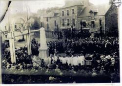 inauguration-du-monument-aux-morts-1921.jpg